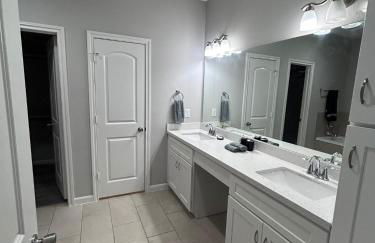 Stunning 3BR Home Near Downtown Houston - Sleeps 8 - Foto 28