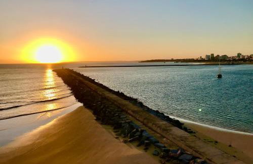 Beach & Sea Apt, Fast WIFI, Airco, Private Parking and Pool - Foto 33