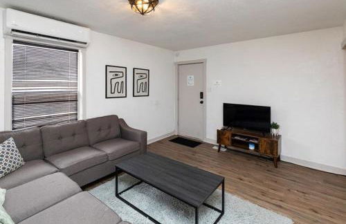 Spacious 9BR Home Ideal for Groups Near Downtown - Foto 25