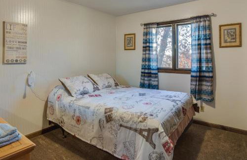 7 Mi to Munsinger Gardens Sartell Home with Deck - Foto 16