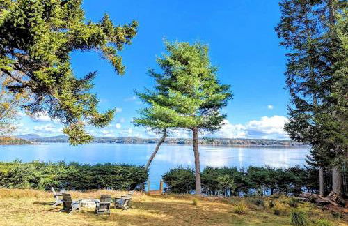 Oceanfront Cottage with Fire Pit & Direct Water Access Near Acadia National Park in Hancock, Maine - Foto 9