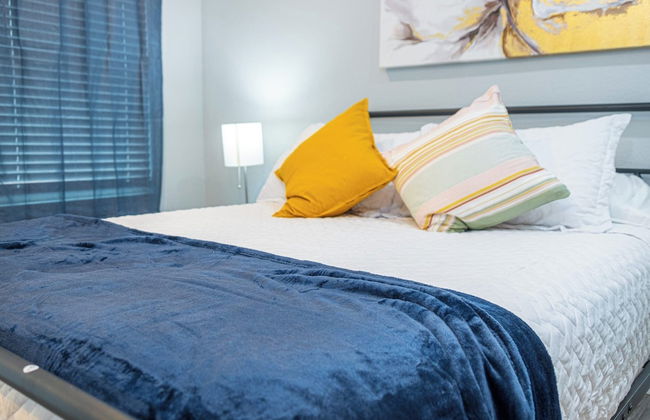 Spacious Delightful 4 BR/ 3 BA Close to Downtown - Foto 8