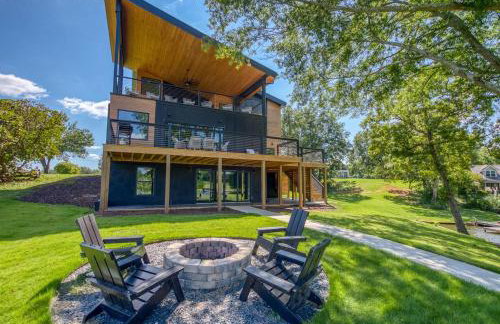 6BR Lakefront Private Dock & Bonfire Sleeps 12 - Foto 48