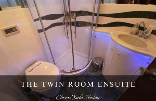 Classic Yacht Nadine in Poole Harbour, Dorset, with a Hot Tub Jacuzzi - Photo 21