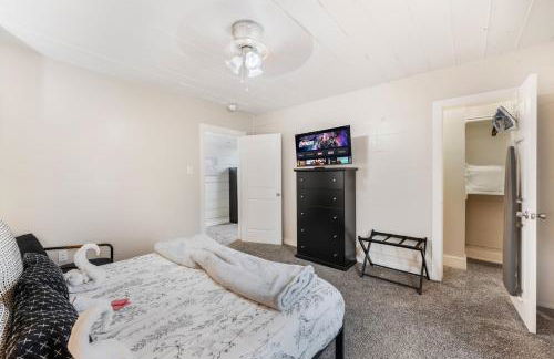 Stockyards- 4min Pet Friendly 3BR Luxe Gem - Foto 72