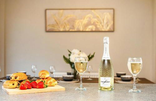 Spacious 5-Bedroom Home, Accommodates 10, Fast Wi-Fi & Parking Included - Foto 36