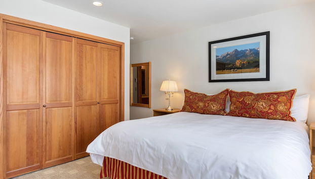 Riverside Condos A103 by Avantstay Condo Close To Downtown, Town Park & Ski Lift #8 - Photo 4, Chambre