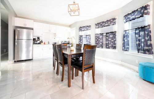 Large-Group Ready 8BR Home Near Niagara Falls & Casino - Foto 32