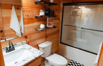 Sleeps 16 Luxury Cabin with Game Room & Hot Tub - Foto 31
