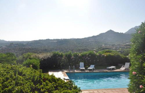 GuestHost - Villa With Private Garden, Parking & Shared Pool! - Foto 36