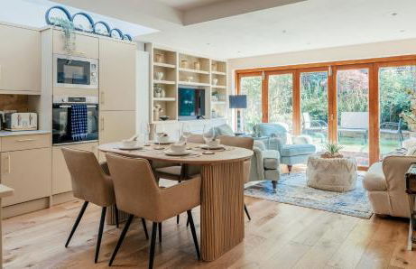 Beautiful Ground Floor Apartment Plus Private Garden - Photo 1