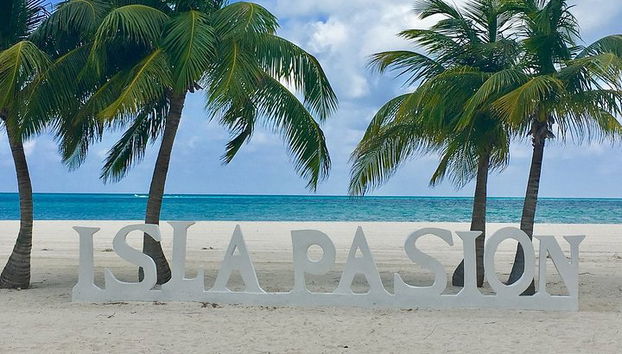 Ganztägige Tour nach Holbox und Passion Island mit Cenote, Transport und Mittagessen - Foto 5, Passionsinsel Buchstaben