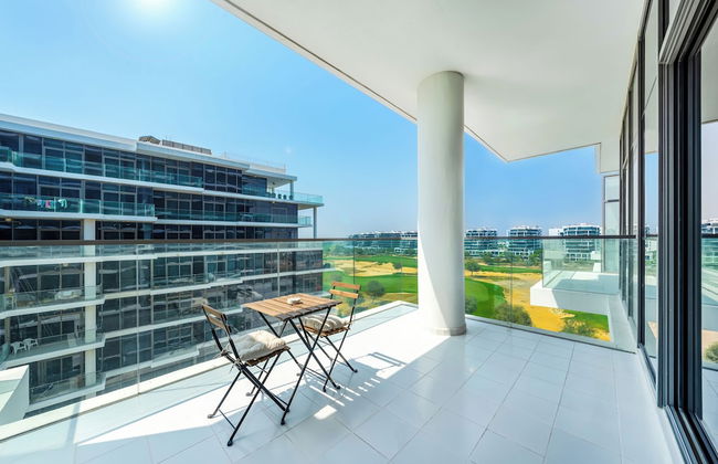 Luxury StayCation - Studio in Damac Hills with Balcony and Golf Views - Foto 14