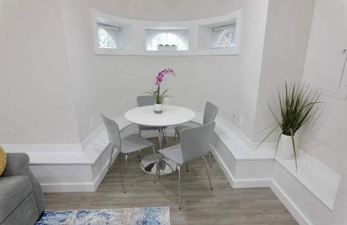 White Brick Retreat - Shaw - Photo 11