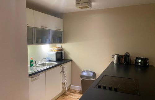 City Centre 2 bedroom apartment, secure parking. - Foto 8