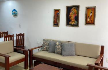 AP06 Espaçoso a 3 Minutos a Pé da Praia de Taperapuã, Acomoda até 8 Pessoas! - Foto 4