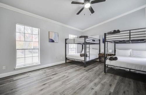 Luxurious 5BR 2BA Holiday Home with Pool, Grill, Sauna & Game Room - Foto 19