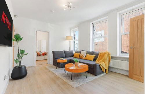 LUX 1 Bed Flat next to Station in Tooting - Photo 2