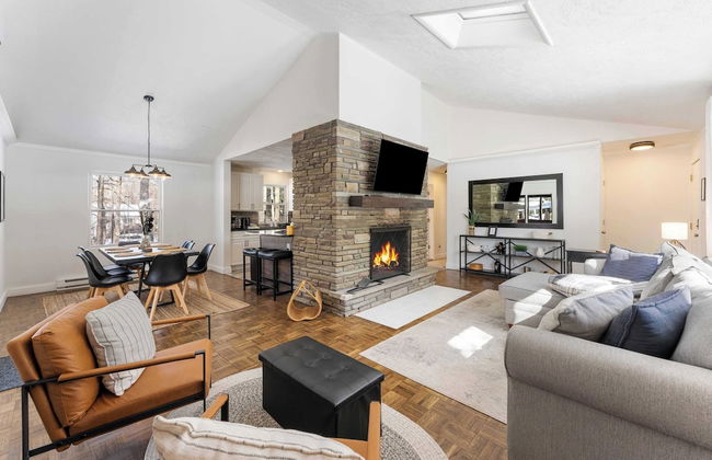 Birchwood by Avantstay Game Room + Lake Access - Photo 1