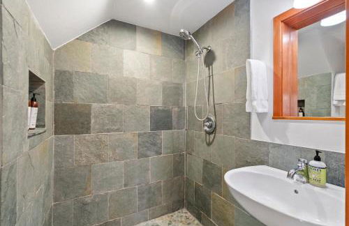 Redwood Oasis - Luxe Santa Cruz Cabin with Hot Tub - Foto 18