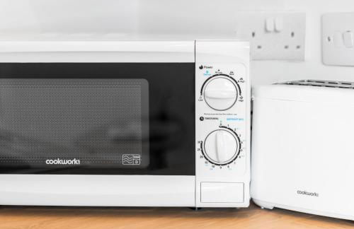 Modern 2 Bed Apartment - Sleeps 3 - Netflix - Parking 55C - Foto 29