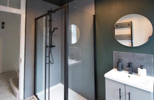 Holmfirth Home, Comfortable Stay, Near Trails and Town, Sleeps 5 - Foto 7