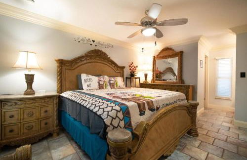 Family Home with Pool, Game Room, and Grill Near Disney - Foto 16