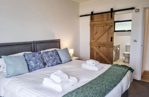 Cottage 16 by Together Travel - 3-Bedroom Coastal Retreat - Photo 3