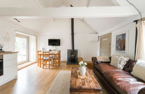 Charming Stone Cottage - Cotswolds Farm Stay - The Bullpen - Photo 32