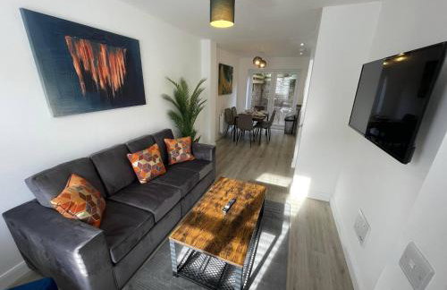 3 Bedroom New House with Wi-Fi Sleep 5 By Home Away From Home -B - Foto 6