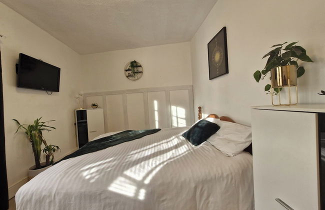 Beachside Retreat - Pets Ok - Free Parking - Photo 3