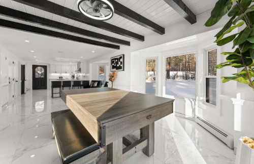 NEW Modern Barrel Getaway HOT TUB & Game Room - Foto 2