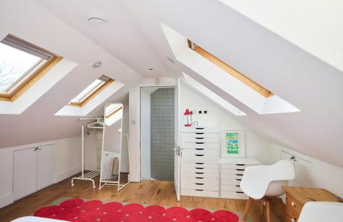 The Clapham Crib - Spacious 4BDR House with Patio - Photo 21