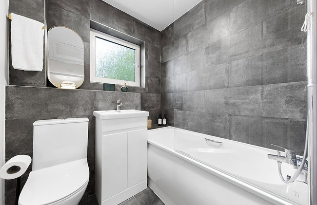 2BR Flat, Free Parking, Close to Airport & Centre - Foto 66