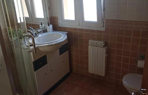 Piso Yade en Oviedo, próximo a los Vegas con Parking y Wifi - Foto 21