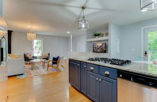 The Carriage House - Photo 2