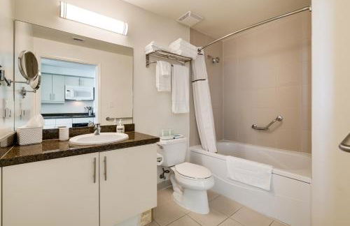 Ocean View Balcony steps from Restaurants, Peacock Park & Marina - Foto 11