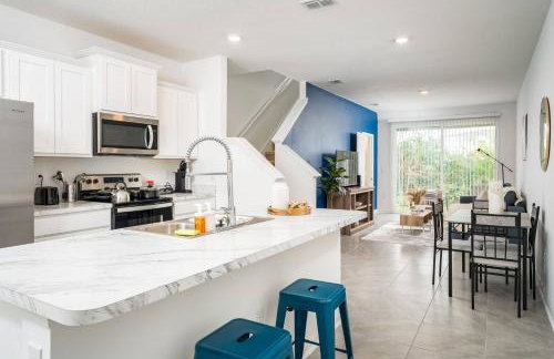 Stylish & Chic 2BR Townhome | Close 2 Bch. - Foto 17