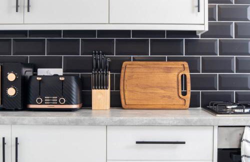 Big 4-Bed House in Haydock Ideal for Work Crews - Foto 20