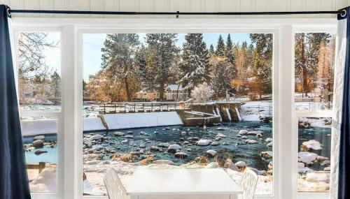 Riverside Cottage - Just Steps from the Deschutes - Foto 3