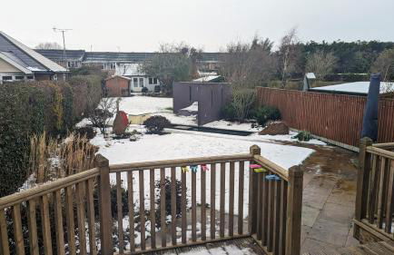 Cheltenham large house with gym, bar & hot tub - Photo 48