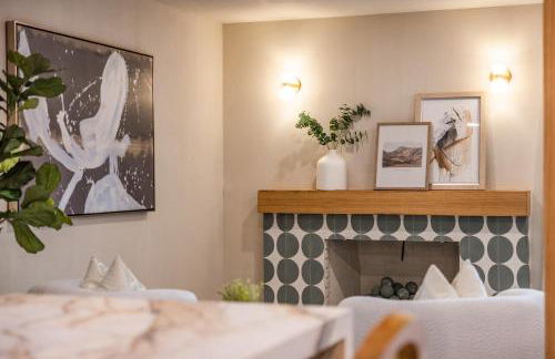 @ Marbella Lane - Vibrant & Chic Designer Home - Photo 53