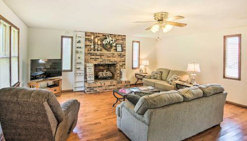 Country Home with Fire Pit 40 Mi to Nashville! - Foto 3