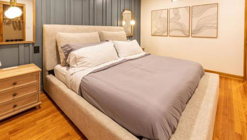 Family Retreat with Hot Tub, Game Room & Prime Location - Foto 4