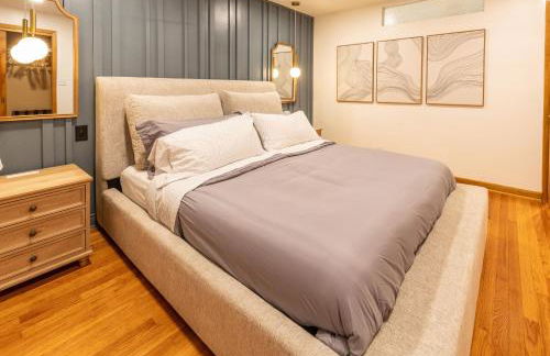 Family Retreat with Hot Tub, Game Room & Prime Location - Foto 4