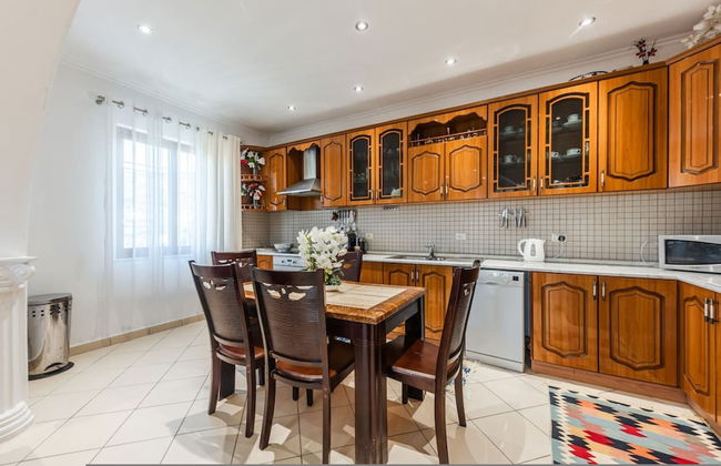 Authentic Lake View Apartment - Photo 2