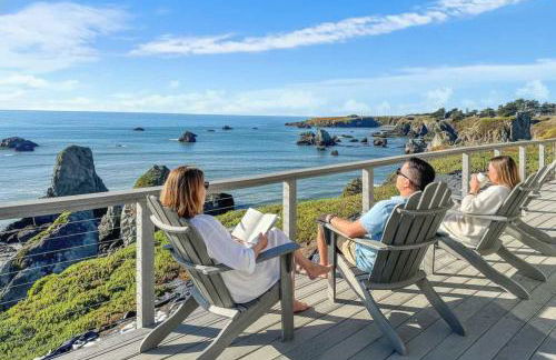 Seaside Elegance Oceanfront Escape with 3 Suites - Foto 1