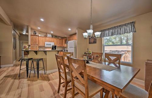 Near Hiking Munds Park Cabin with Deck and Yard - Foto 8