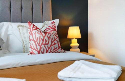 Central Location 3BR Home on Gladstone Street - Photo 42