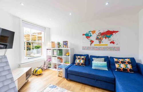 The Lymington Hub Slps 13 hot tub/chef/spa - Photo 11